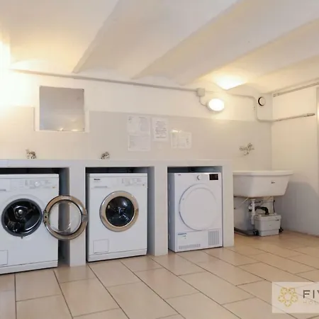 Flower Nest - Five Stars Holiday House Apartment *