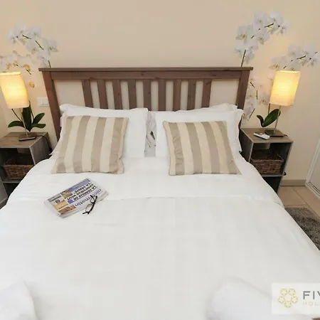 Flower Nest - Five Stars Holiday House Apartment *