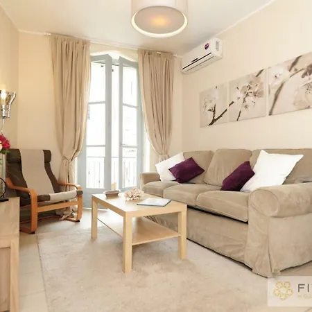 Flower Nest - Five Stars Holiday House